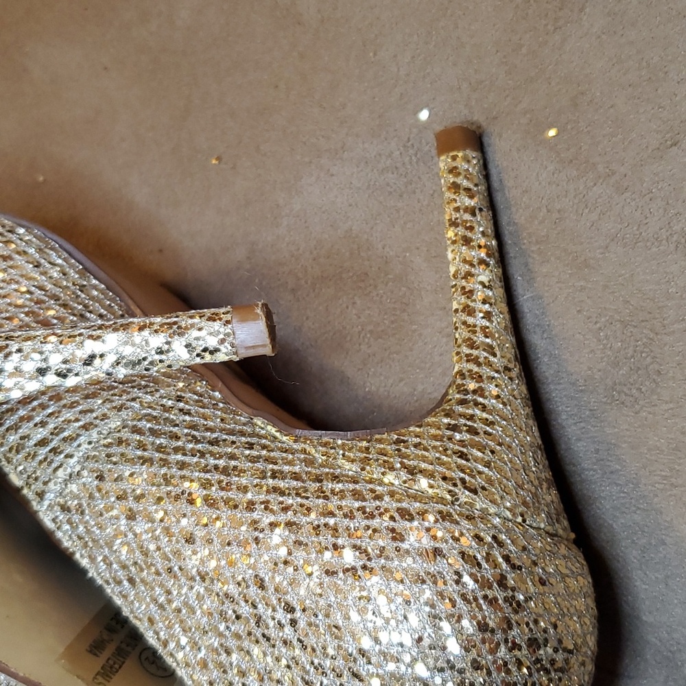T.C. high healed party shoes. - Picture 9 of 10